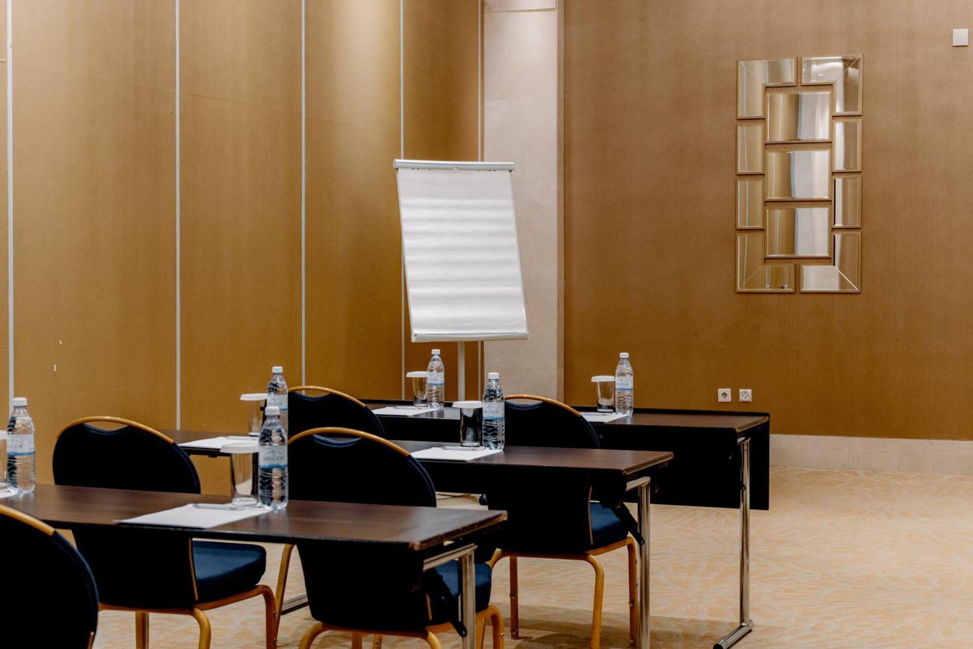 Saad Hotel Astana Extérieur photo Meeting room