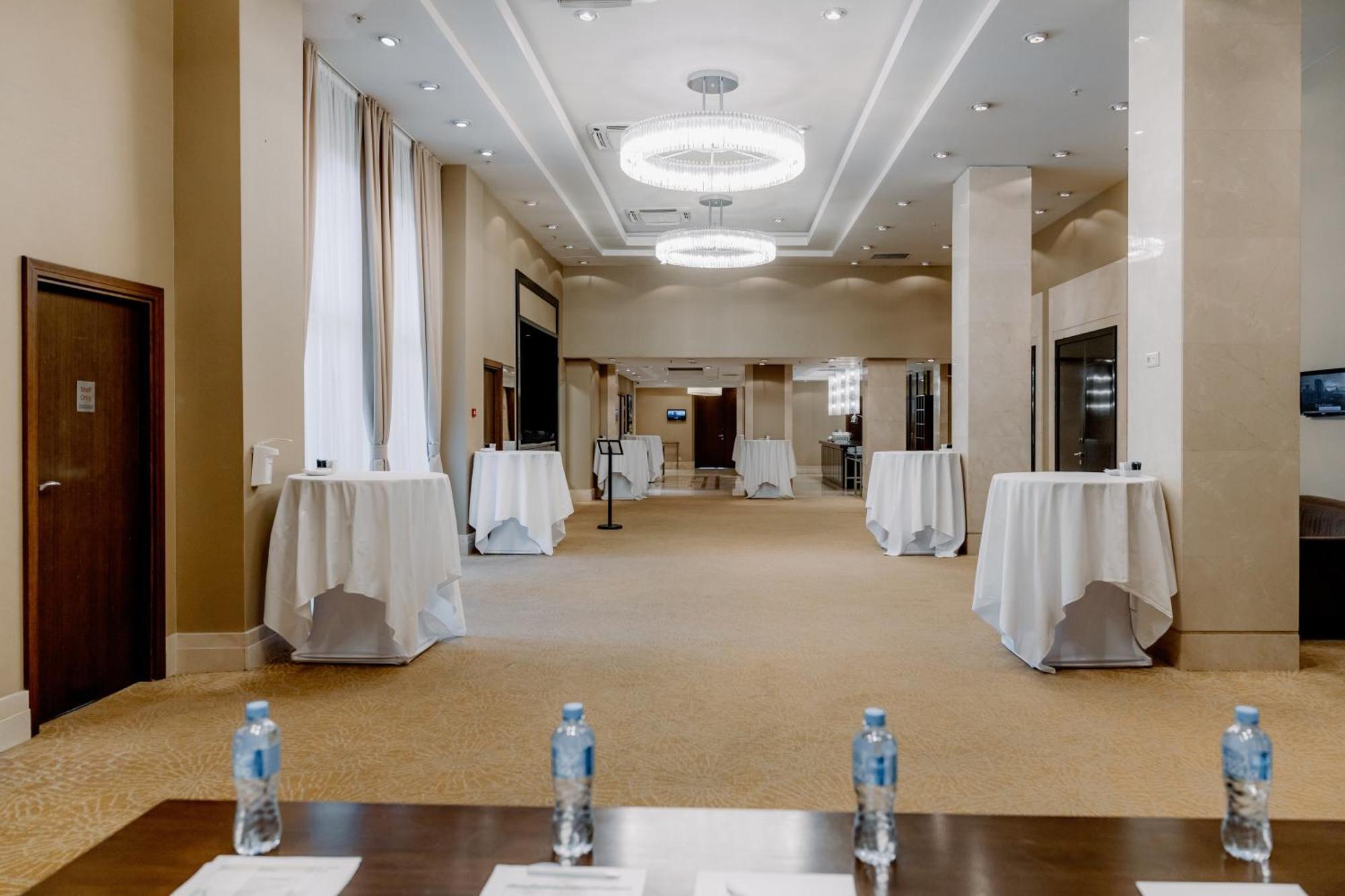 Saad Hotel Astana Extérieur photo The interior of the hotel